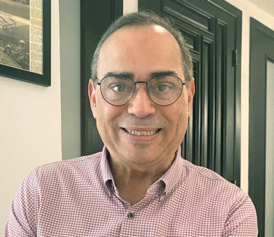 El salsero puertorriqueño Gilberto Santa Rosa
