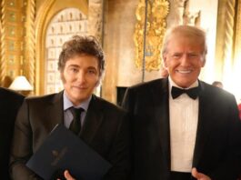 Javier Milei (i), donde aparece junto al presidente electo de Estados Unidos, Donald Trump