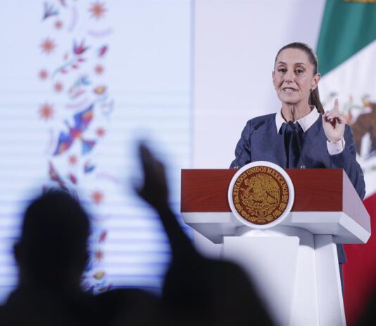 Sheinbaum dice a Trump que "a un arancel vendrá otro en respuesta" y rechaza "amenazas"