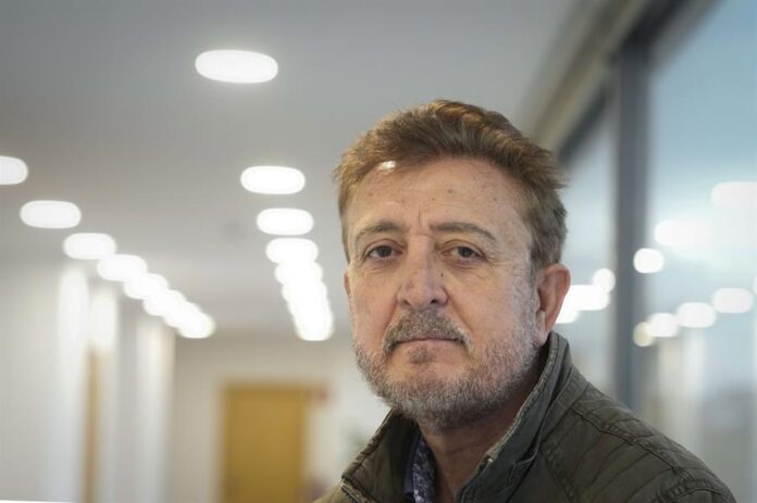 Manolo García, uno de los iconos del rock en España, se adentra ahora en la narrativa con ‘Títere con cabeza’