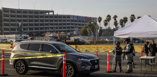 - Personal de la Guardia Nacional realiza un operativo de revisión vehicular en el puerto internacional de San Ysidro (1)