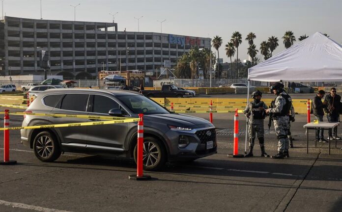 - Personal de la Guardia Nacional realiza un operativo de revisión vehicular en el puerto internacional de San Ysidro (1)
