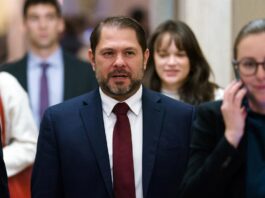 El Senado rechaza denuncia por mala conducta contra el senador Rubén Gallego Ruben Gallegos