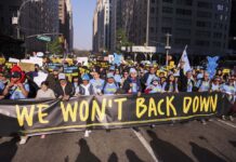 Nueva York alza la voz: La protesta "Protejamos Nuestro Futuro" ante la victoria de Trump 'Protect Our Futures March' forms in response to US election results