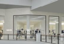 tienda de Massimo Dutti en el Aventura Mall