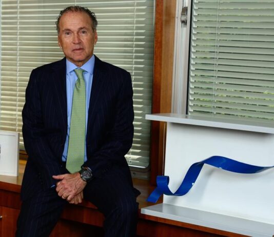 Nuevas propuestas financieras para emprendedores latinoamericanos en Estados Unidos Carlos Romero, CEO y presidente de EasyBank, en Miami