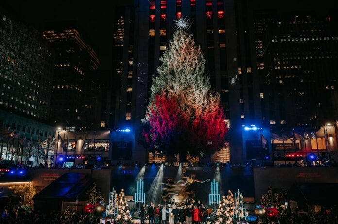 El árbol del Rockefeller se ilumina en Nueva York (4)