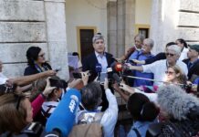 El Gobierno cubano reconoce que le "preocupa" los efectos económicos de la vuelta de Trump El viceministro cubano de Relaciones Exteriores, Carlos Fernández de Cossío (c), habla con periodistas