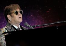 Elton John admite que no puede ver su nuevo musical tras haber perdido "visión" Elton John7