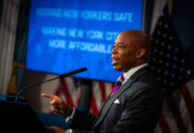 El alcalde Eric Adams dijo el martes que está dispuesto a deportar a migrantes de la ciudad de Nueva York que hayan sido acusados de delitos. (Foto: Ed Reed/Mayoral Photography Office)