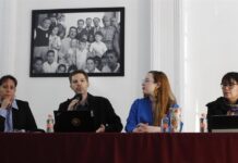 Mujeres y niñas desplazadas enfrentan riesgos críticos en su paso por México, alerta ACNUR Erika Troncoso, el oficial senior de protección de ACNUR, Daniel McGuire, la asociada senior de protección del ACNUR, Sofía Cardona