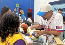 Fundación Good Bunny del cantante puertorriqueño Bad Bunny durante una entrega de regalos (1)