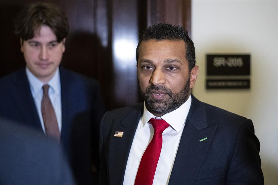 El Senado confirma a Kash Patel, un fiero defensor de Trump, como director del FBI