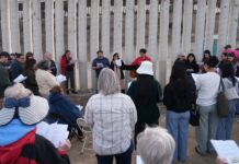 Líderes religiosos, activistas proinmigrantes y varias personas participan en la 'Posada sin Fronteras' (1)