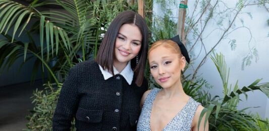 Selena Gómez (i) y Ariana Grande durante el Academy Women's Luncheon