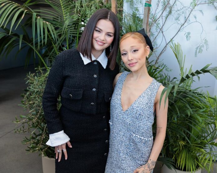 Selena Gómez (i) y Ariana Grande durante el Academy Women's Luncheon