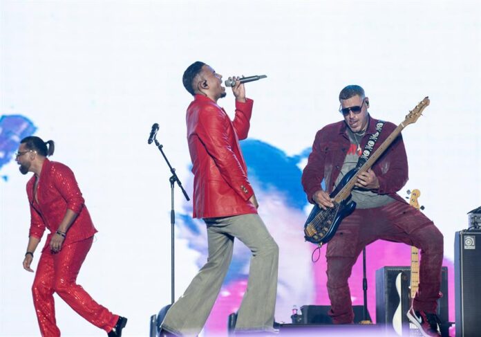el grupo Aventura, liderado por Romeo Santos