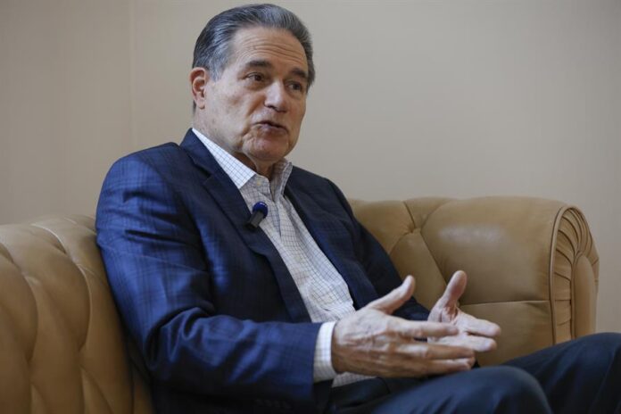 expresidente de Panamá (1978-1982) y ahora ministro para Asuntos del Canal de Panamá, Aristides Royo