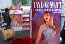 n ejemplares del libro de Taylor Swift, 'The Eras Tour Book'