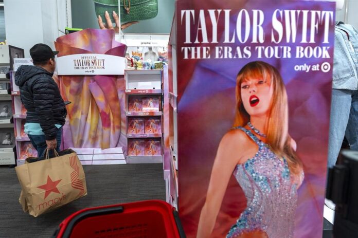 n ejemplares del libro de Taylor Swift, 'The Eras Tour Book'