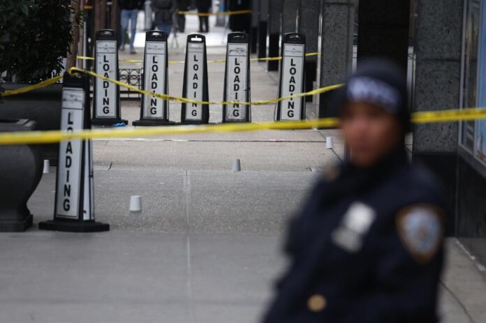 policias investigan la muerte del ejecutivo UnitedHealthcare policias investigan la muerte del ejecutivo UnitedHealthcare