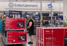 sección electrónica de Walmart en Los Ángeles
