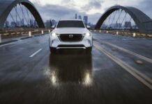 036_CX90-PHEV_WideHero-LeavingCity