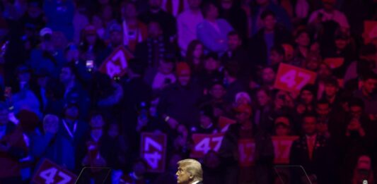 El presidente electo de Estados Unidos, Donald Trump, pronuncia un discurso