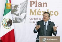 El secretario de Economía Marcelo Ebrard habla durante la presentación del 'Plan México'
