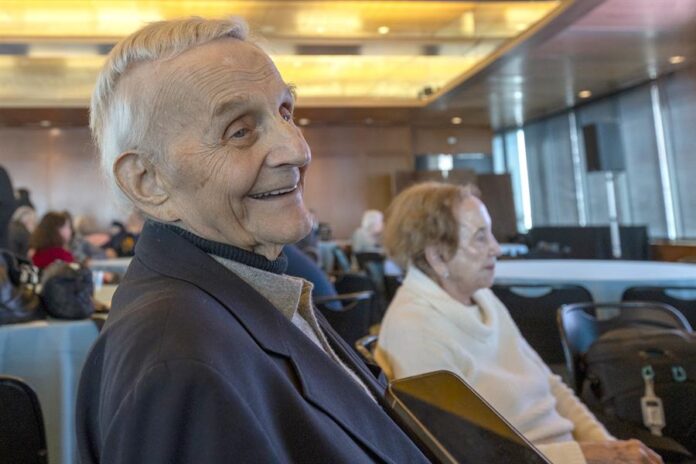 El superviviente del holocausto de 97 años, Erwin Forley,