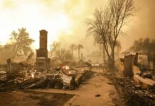 Un incendio al sur de California amenaza viviendas y deja al menos tres heridos incendio
