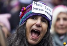 Una reducida "Marcha de las Mujeres" clama contra Trump en favor de sus derechos Miles de personas tomaron este sábado las calles de Washington