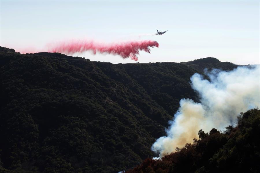 Un polvo rosa ayuda a combatir los incendios (1)