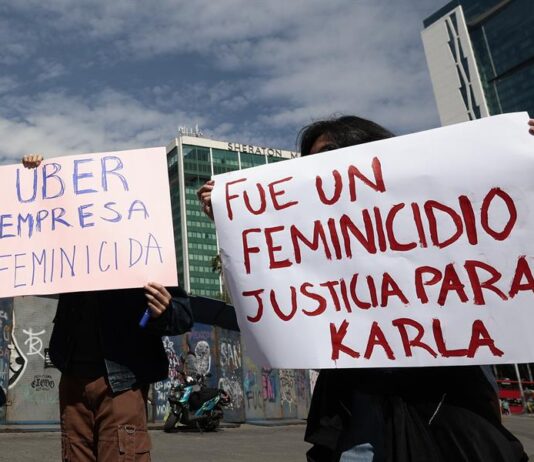 Manifestantes exigen justicia por asesinato de una conductora de Uber en Ciudad de México