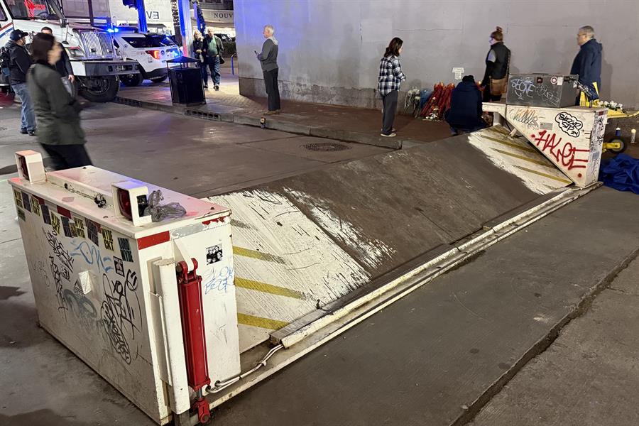 barrera met&aacute;lica en una calle este jueves, en Nueva Orleans (2)