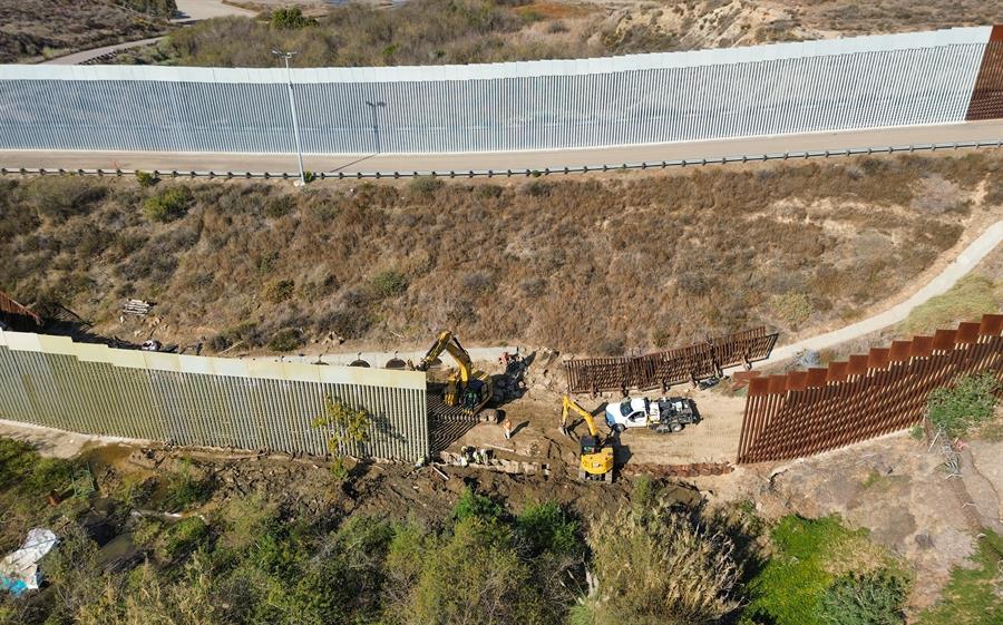 construcción del muro fronterizo este jueves, en Tijuana Baja California (2)