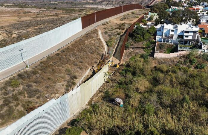 construcción del muro fronterizo este jueves, en Tijuana Baja California (3)