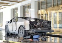 muestra los restos de un Tesla Cybertruck que explotó frente al Hotel Trump en Las Vegas