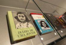 varias ediciones en diferentes idiomas del libro 'El diario de Ana Frank'