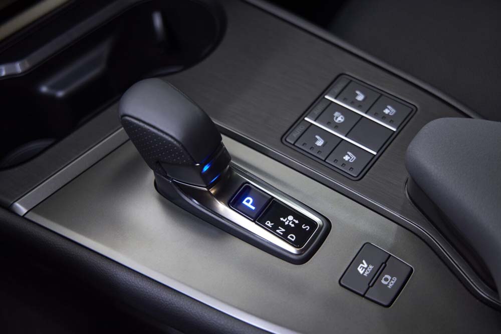 2025_Lexus_UXh_FSPORT_005-1500x1001