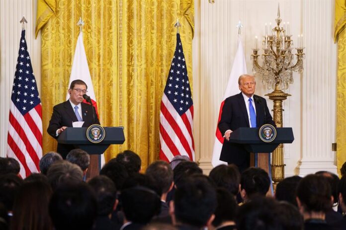 Donald Trump (R) with Prime Minister of Japan Ishiba Shigeru