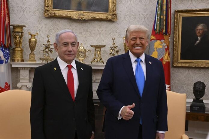 Donald Trump (d), junto a su homólogo israelí Bejamín Netanyahu, Donald Trump (d), junto a su homólogo israelí Bejamín Netanyahu,