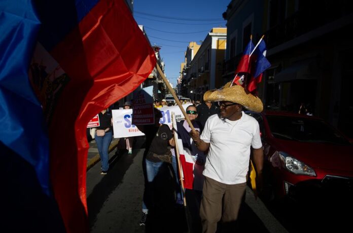El portavoz de la comunidad de haitianos en Puerto Rico, Leonard Phophil,