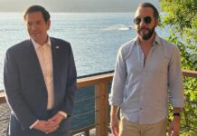 Marco Rubio se reúne con Bukele en busca de un acuerdo migratorio con El Salvador El secretario de Estado de Estados Unidos, Marco Rubio (i), posa junto al presidente de El Salvador, Nayib Bukele