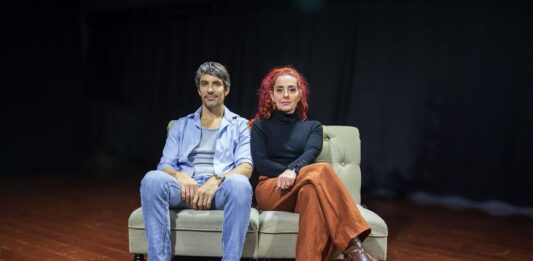 Fernando Gazzaniga y la actriz española María Fontanals protagonistas de la obra 'El espacio entremedias'