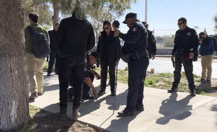 Integrantes de la Policía Estatal buscan un segundo túnel debajo del Río Bravo