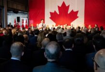 , Justin Trudeau (ci), hablando durante una cumbre