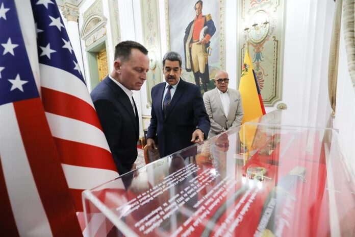 Nicolás Maduro (d) junto al enviado especial del presidente de Estados Unidos Donald Trump, Richard Grenell Nicolás Maduro (d) junto al enviado especial del presidente de Estados Unidos Donald Trump, Richard Grenell