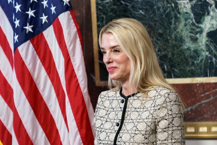 Pam Bondi (2) Pam Bondi