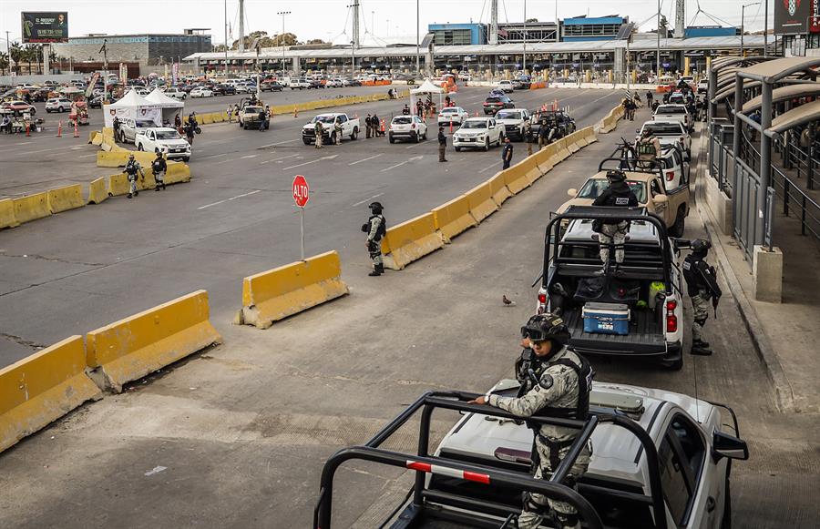 Personal del Ejército mexicano y la Agencia de Investigación Criminal realizan labores de seguridad (1)